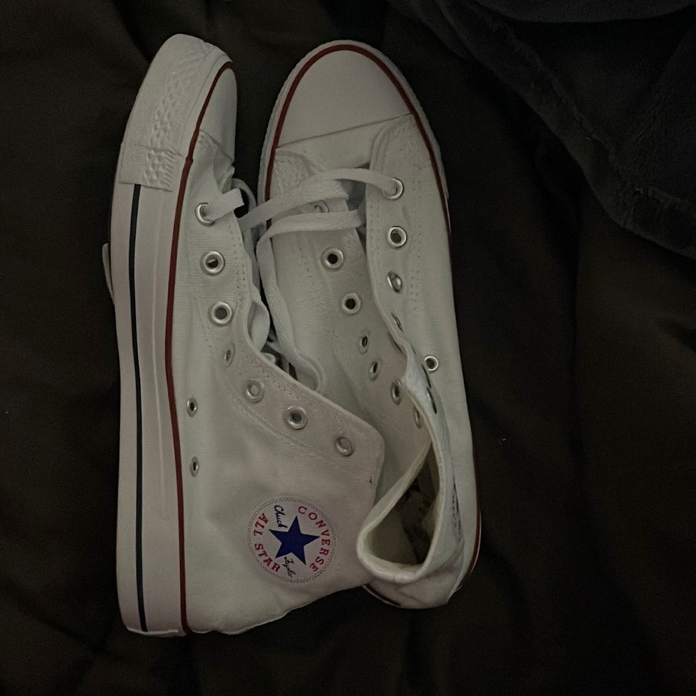 Converse Hi-top chucks women’s size 9
